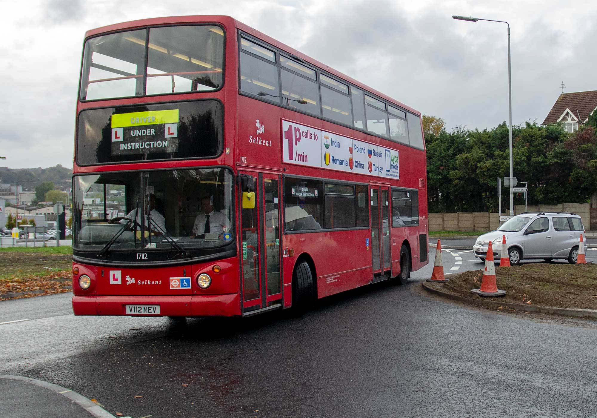 Bus attempts to get around Ruxley roundabout