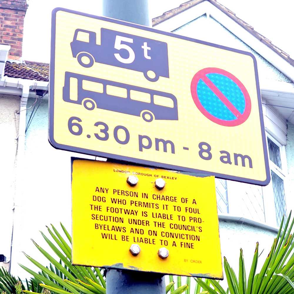 Parking signs on New Road